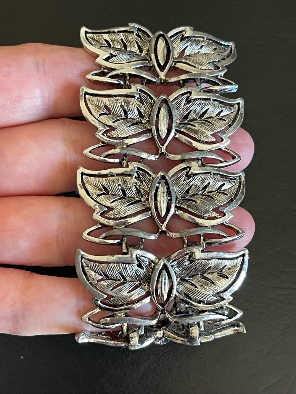 Vintage silver tone Leaf-Link-chunk Bracelet.